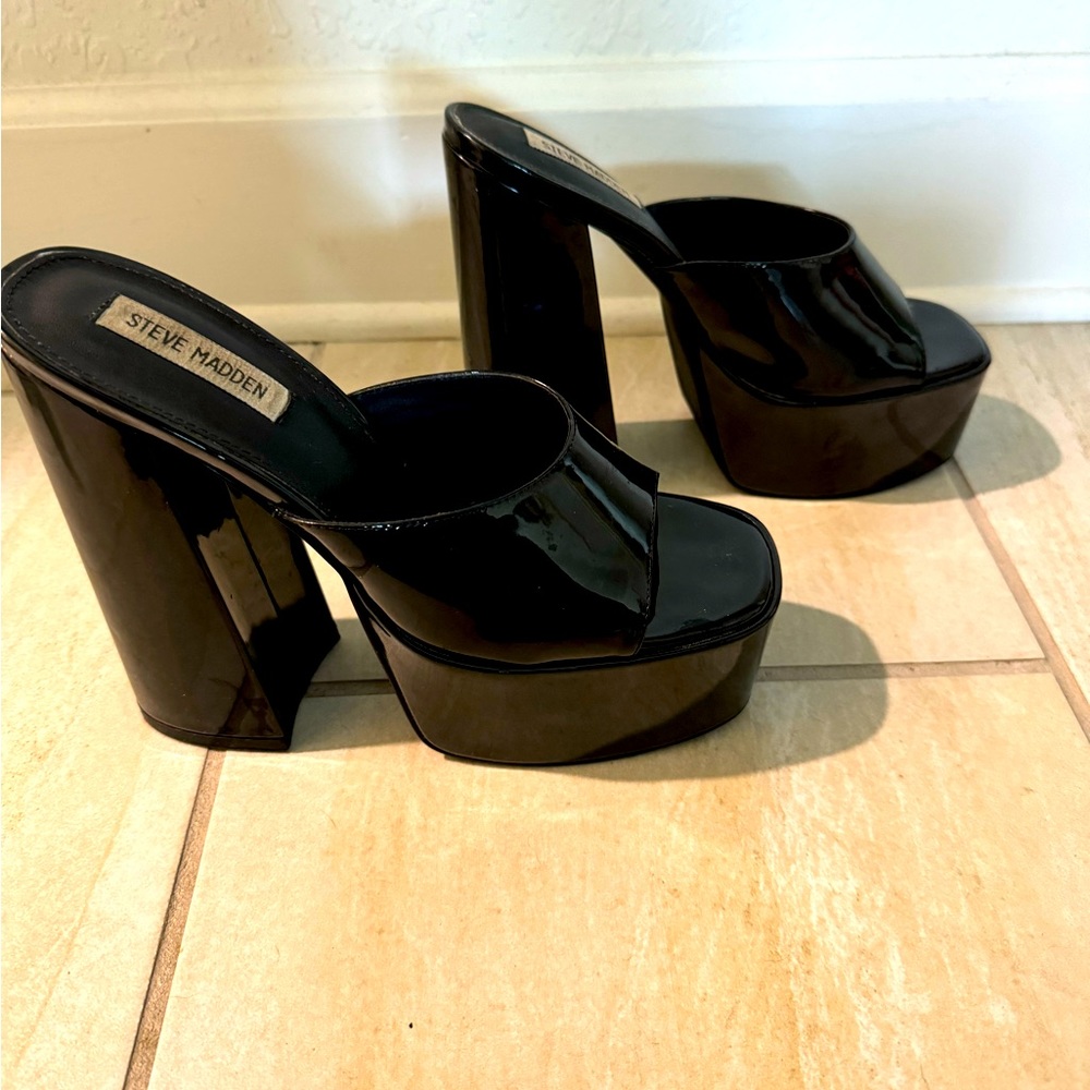 Steve Madden black patent Platform Mules